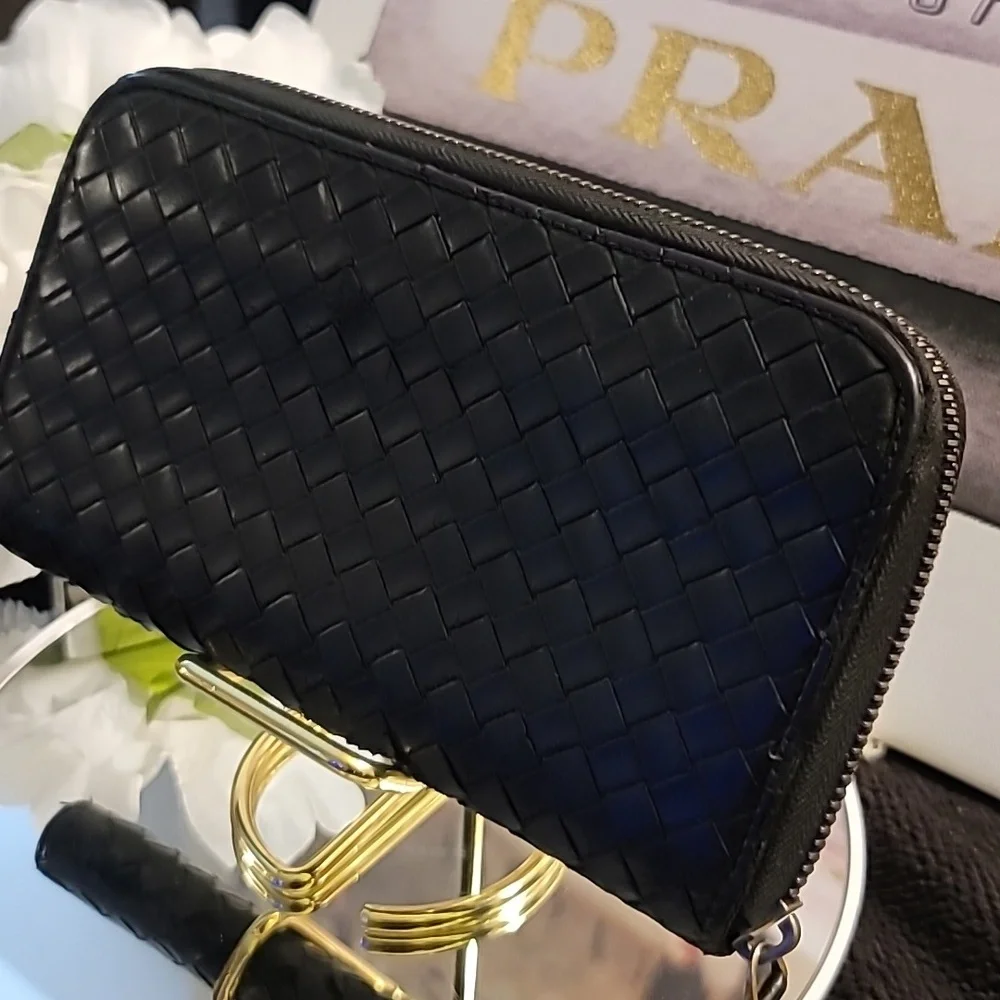 🖤Bottega Veneta Intrecciato Black Leather Zip-around Wallet🖤